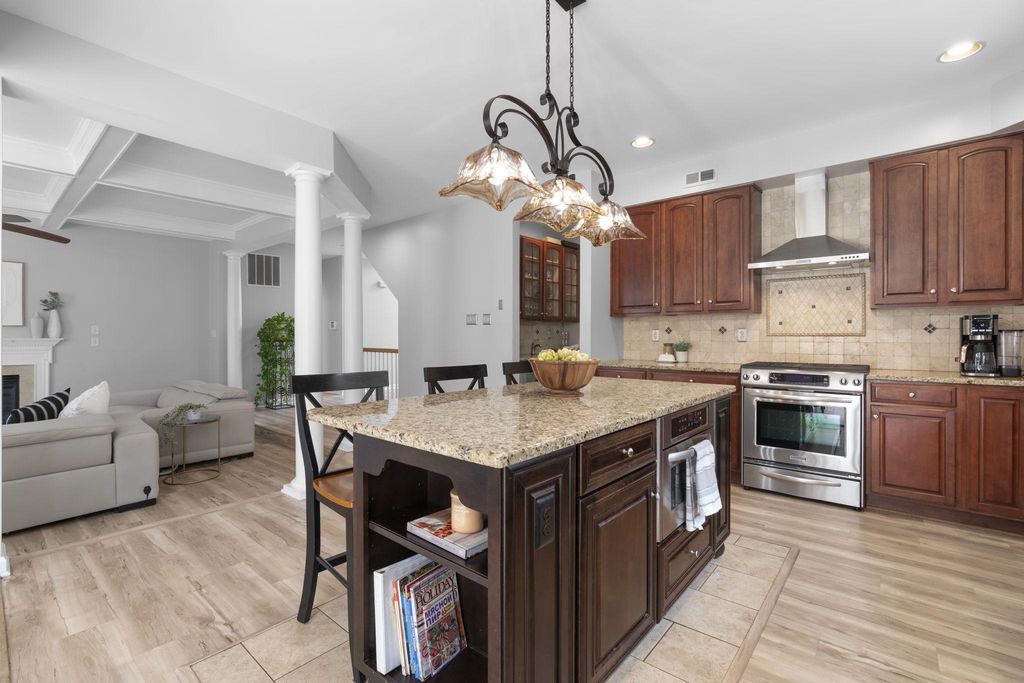 Image 12 of property listing at 7144 ELK MAR DR S, Elkridge, MD 21075