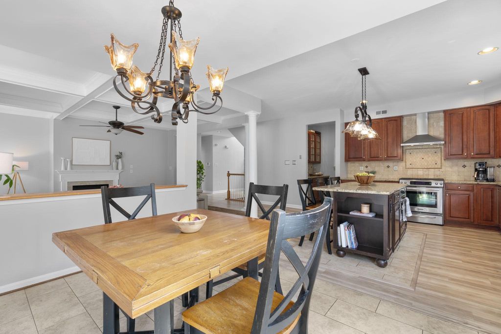 Image 15 of property listing at 7144 ELK MAR DR S, Elkridge, MD 21075