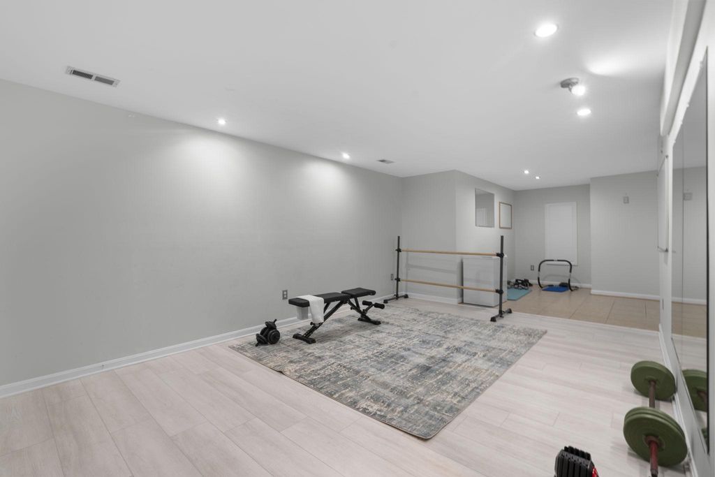 Image 39 of property listing at 7144 ELK MAR DR S, Elkridge, MD 21075