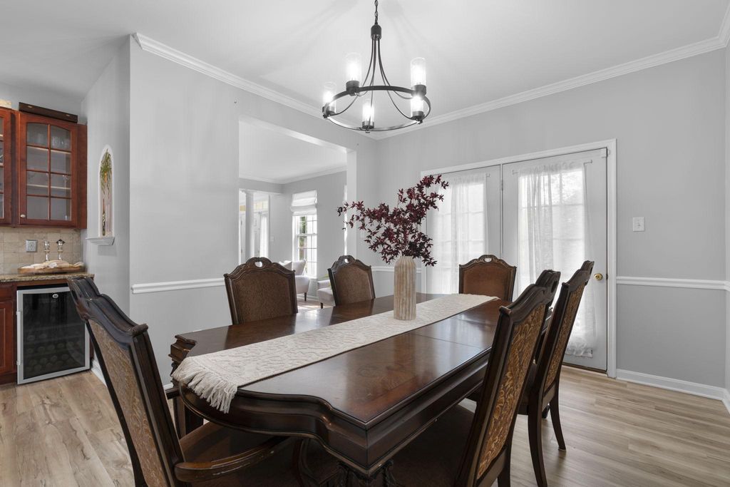 Image 9 of property listing at 7144 ELK MAR DR S, Elkridge, MD 21075