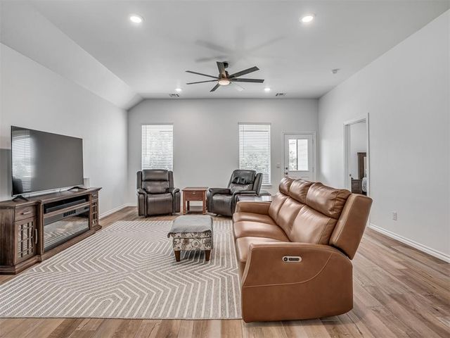 9060 NW 149th Terrace, Yukon, OK 73099