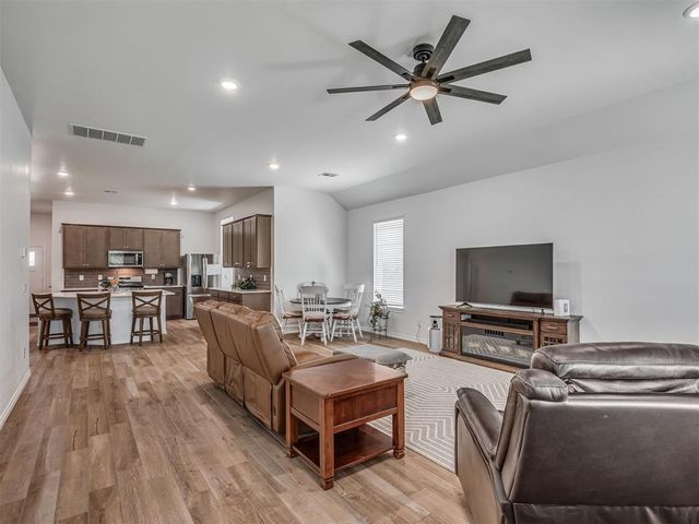 9060 NW 149th Terrace, Yukon, OK 73099