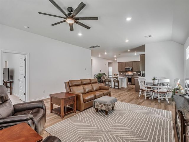 9060 NW 149th Terrace, Yukon, OK 73099
