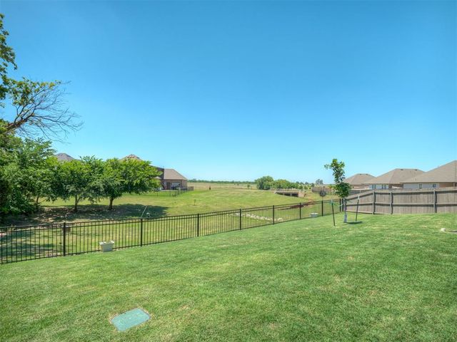 9060 NW 149th Terrace, Yukon, OK 73099