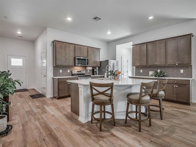 9060 NW 149th Terrace, Yukon, OK 73099