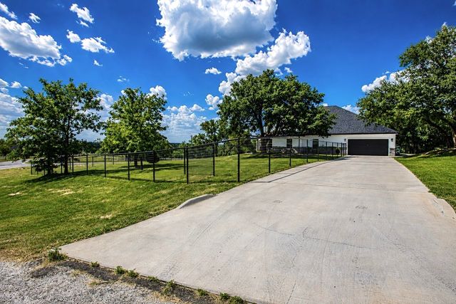117 Rock Salt Drive, Springtown, TX 76082