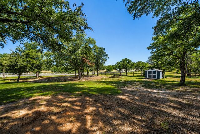 117 Rock Salt Drive, Springtown, TX 76082