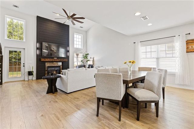 7839 Keepsake Lane, Flowery Branch, GA 30542