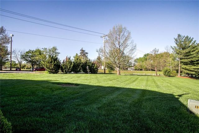 3316 S Victoria Drive, Blue Springs, MO 64015