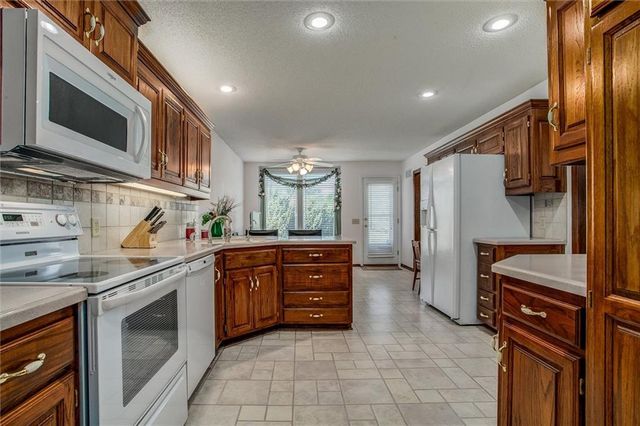 3316 S Victoria Drive, Blue Springs, MO 64015