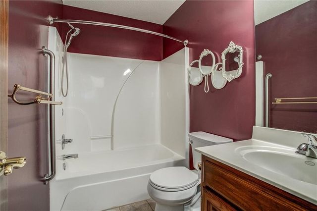 3316 S Victoria Drive, Blue Springs, MO 64015