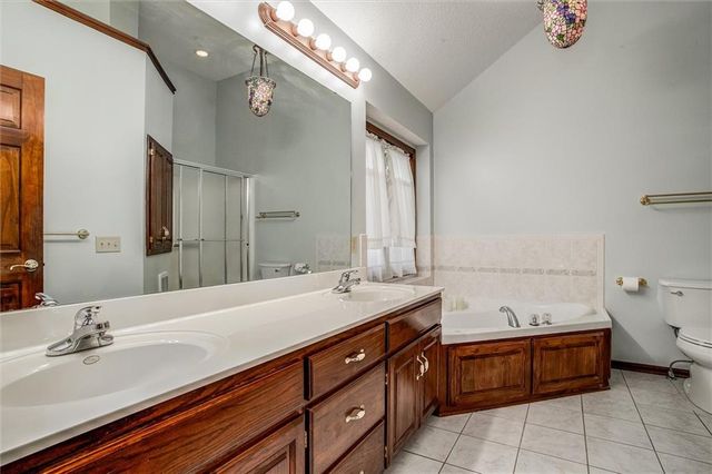 3316 S Victoria Drive, Blue Springs, MO 64015