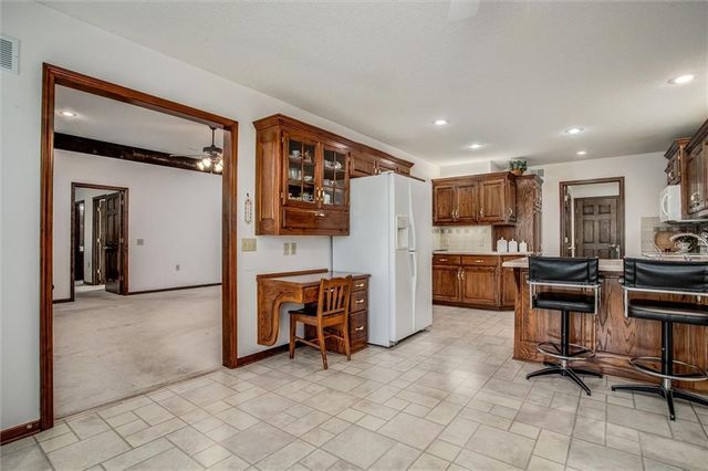 3316 S Victoria Drive, Blue Springs, MO 64015