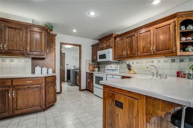 3316 S Victoria Drive, Blue Springs, MO 64015