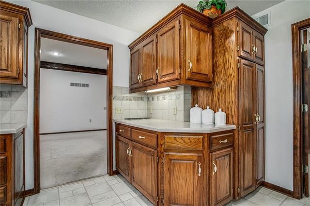 3316 S Victoria Drive, Blue Springs, MO 64015