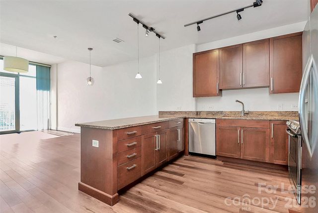 215 Pine Street N 4204, Charlotte, NC 28202