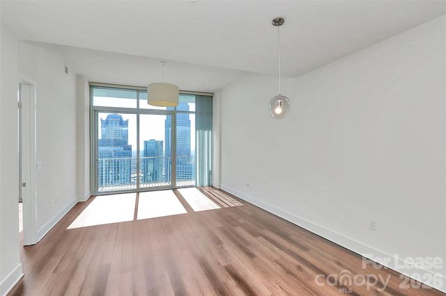 215 Pine Street N 4204, Charlotte, NC 28202