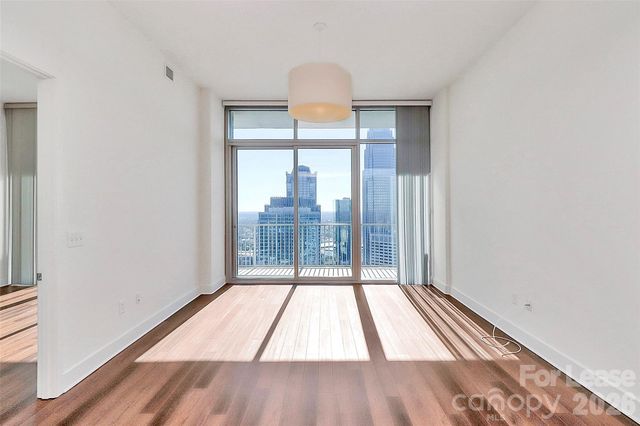 215 Pine Street N 4204, Charlotte, NC 28202