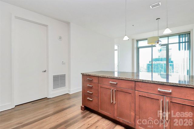 215 Pine Street N 4204, Charlotte, NC 28202