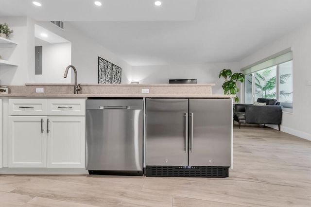 4848 NE 23RD Avenue 8A, Fort Lauderdale, FL 33308