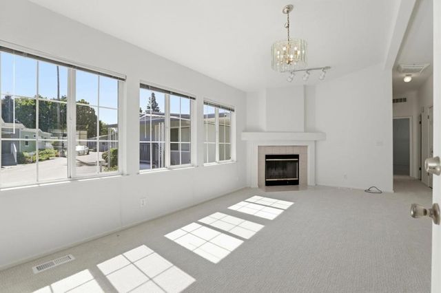 191 E El Camino Real, Mountain View, CA 94040