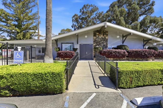 191 E El Camino Real, Mountain View, CA 94040