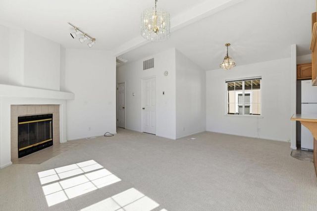 191 E El Camino Real, Mountain View, CA 94040