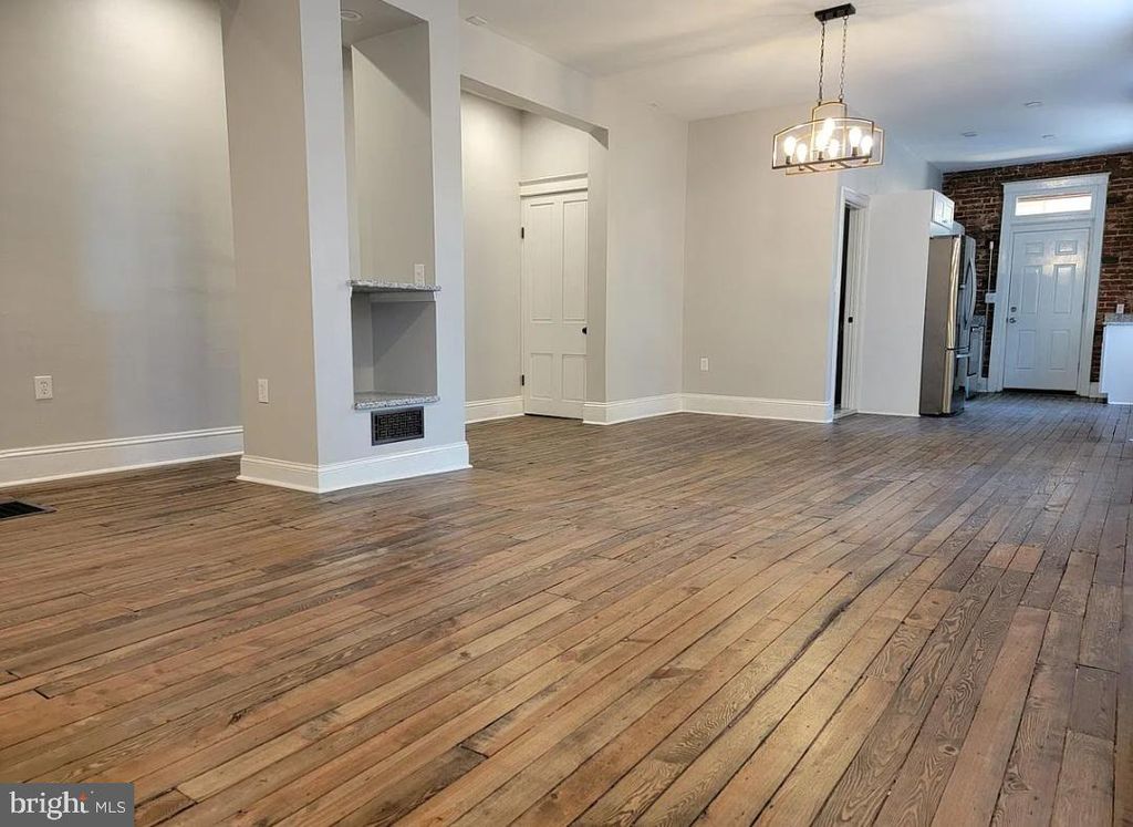 Image 6 of property listing at 125 E LEMON ST, Lancaster, PA 17602