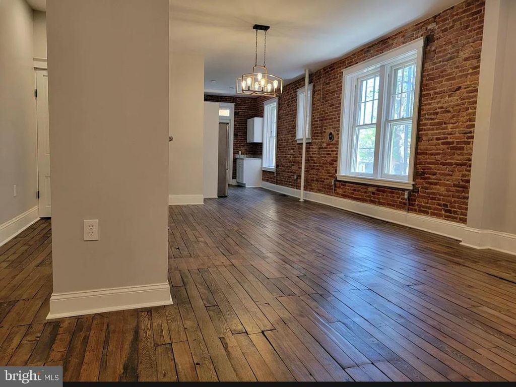 Image 7 of property listing at 125 E LEMON ST, Lancaster, PA 17602