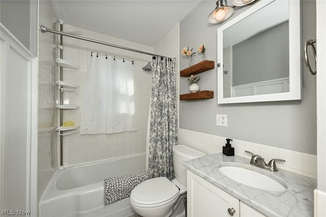 169 Kempton Drive, Berea, OH 44017