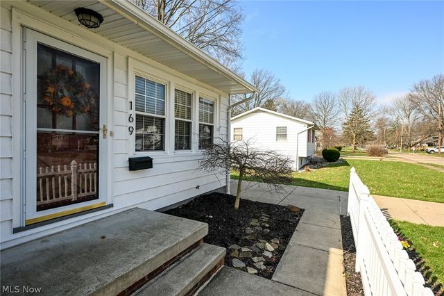 169 Kempton Drive, Berea, OH 44017