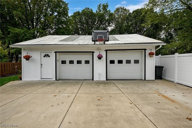 169 Kempton Drive, Berea, OH 44017