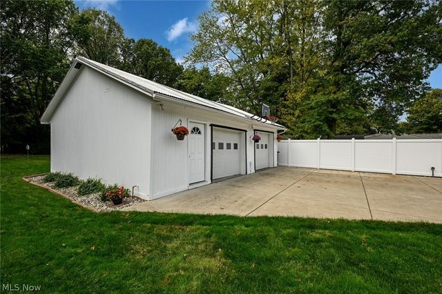 169 Kempton Drive, Berea, OH 44017