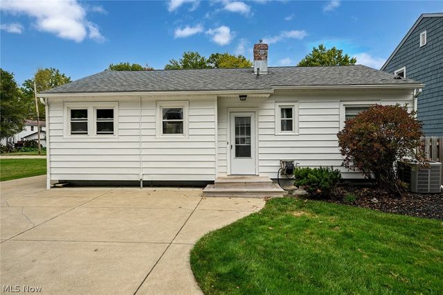 169 Kempton Drive, Berea, OH 44017