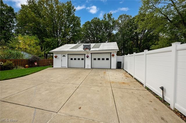 169 Kempton Drive, Berea, OH 44017