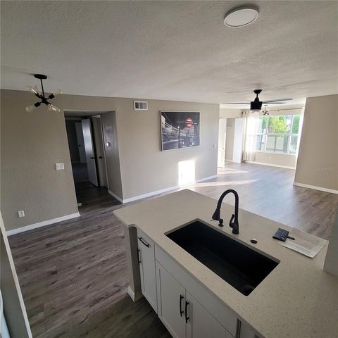 5160 CONROY ROAD 1422, Orlando, FL 32811