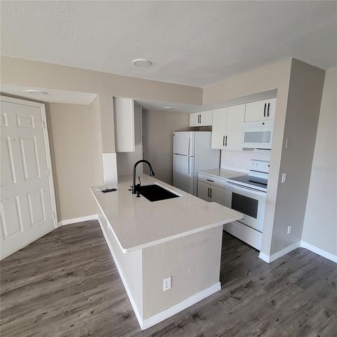 5160 CONROY ROAD 1422, Orlando, FL 32811