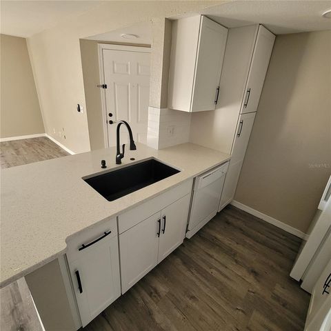 5160 CONROY ROAD 1422, Orlando, FL 32811