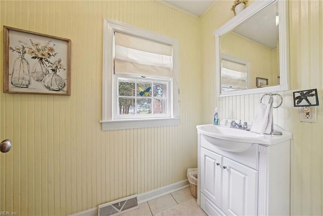 18 Cypress RD, Portsmouth, VA 23701
