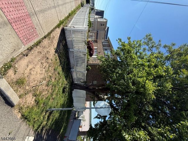 235 4Th Ave, Paterson City, NJ 07514