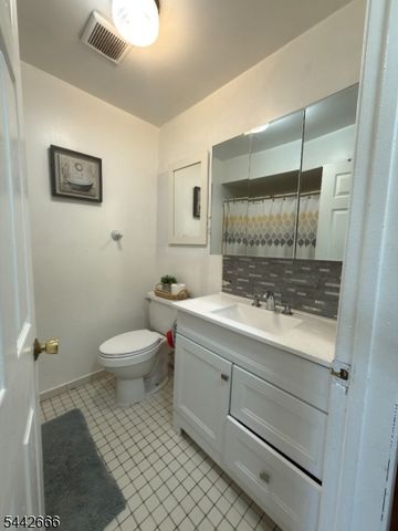 235 4Th Ave, Paterson City, NJ 07514