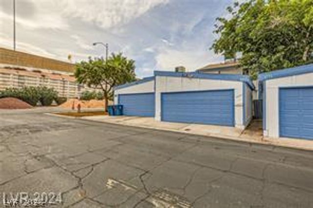 4232 Kona Coast Way, Las Vegas, NV 89121