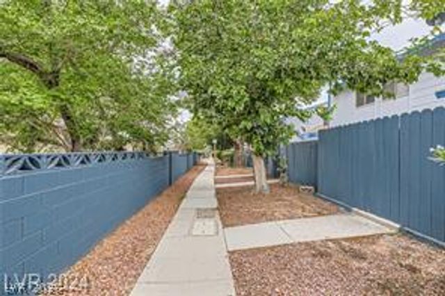 4232 Kona Coast Way, Las Vegas, NV 89121