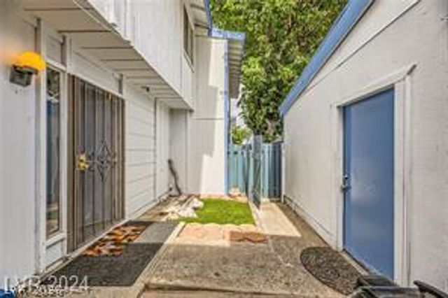 4232 Kona Coast Way, Las Vegas, NV 89121