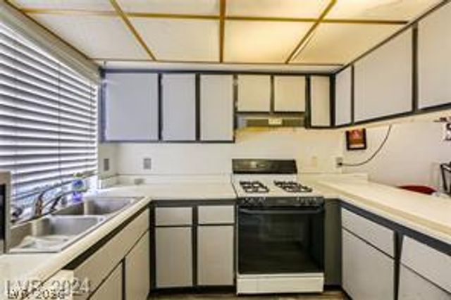 4232 Kona Coast Way, Las Vegas, NV 89121