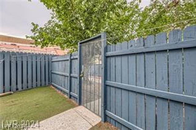 4232 Kona Coast Way, Las Vegas, NV 89121