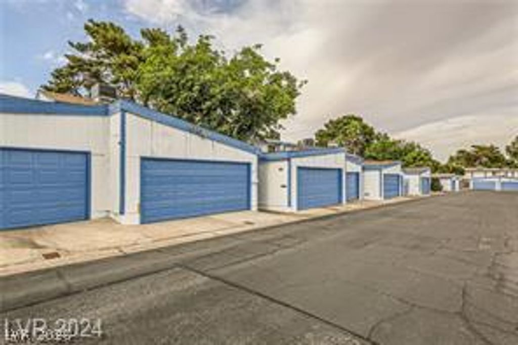 4232 Kona Coast Way, Las Vegas, NV 89121 — photo 2