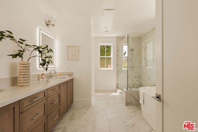 9521 Cattaraugus Avenue, Los Angeles, CA 90034