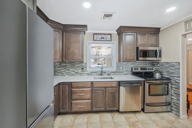 29 Wrana Street, Medford, NY 11763