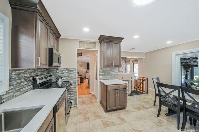 29 Wrana Street, Medford, NY 11763